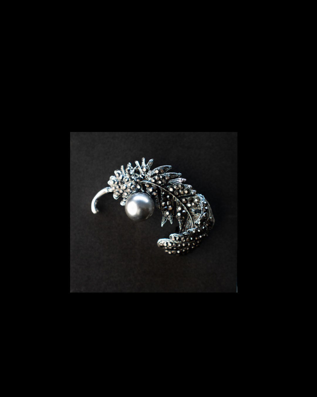 BROCHE PLUME PERLÉE