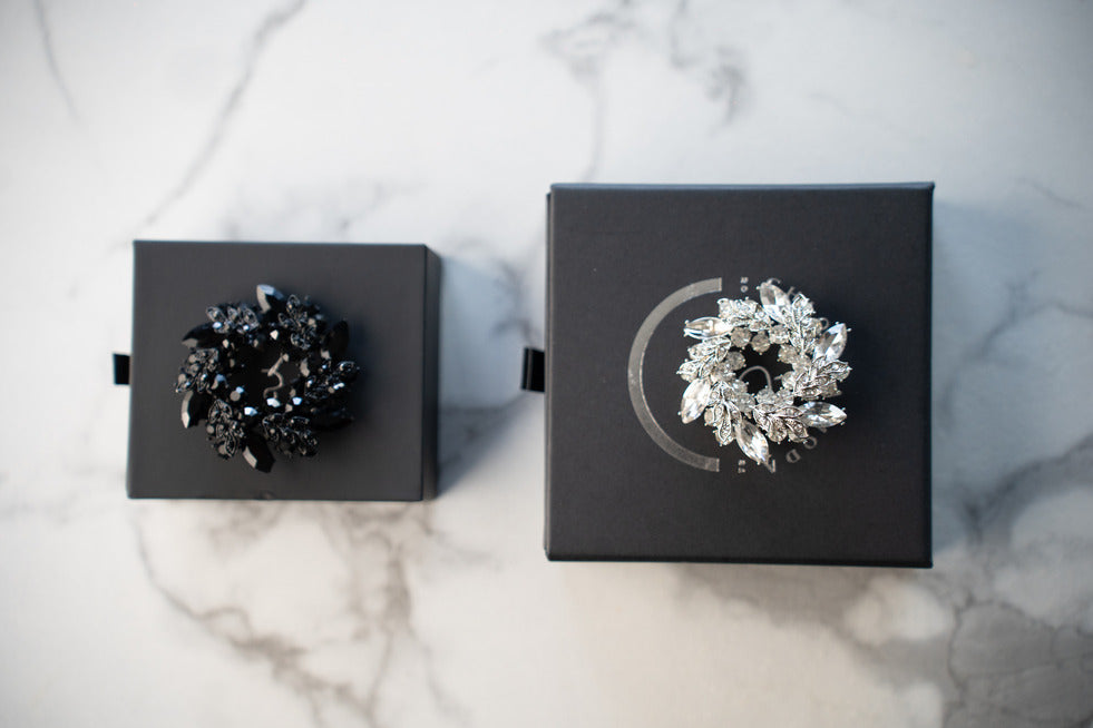 BROCHE COURONNE DE FLEURS
